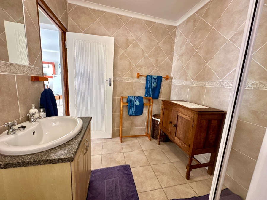 4 Bedroom Property for Sale in Fraaiuitsig Western Cape